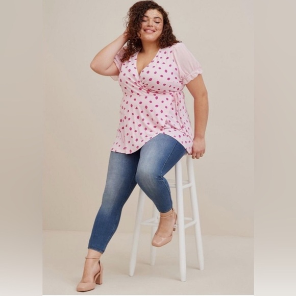 Torrid Studio Knit Chiffon Puff Sleeve Surplice Top Pink Size 1X Dark Pink Lips - Picture 13 of 14